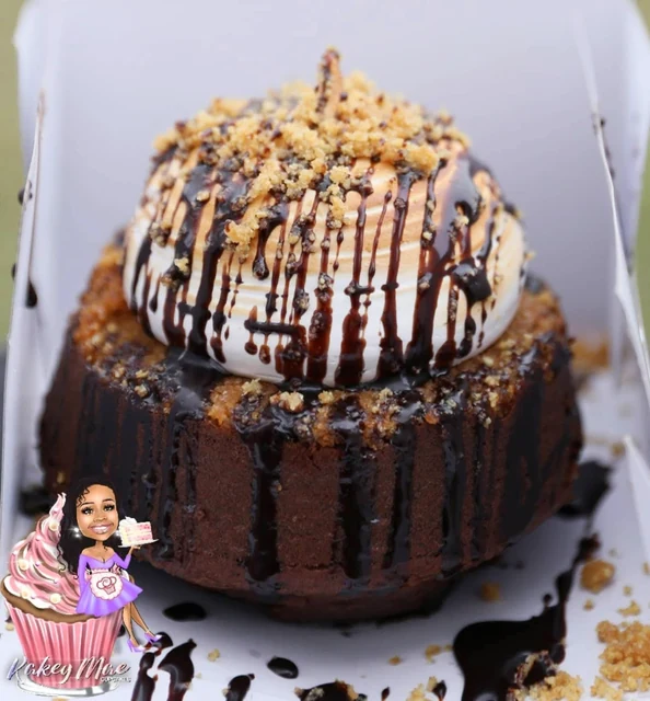 Chocolate drizzle cake by Kakey Mae. A small chocolate cake finished with a toasted topping, chocolate drizzle, and golden crumbs.