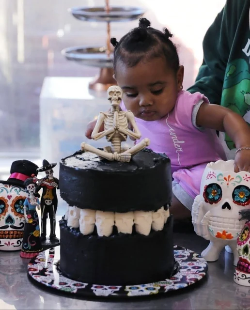Skeleton cake celebration by Kakey Mae. A skeleton-topped cake on a decorated celebration table.