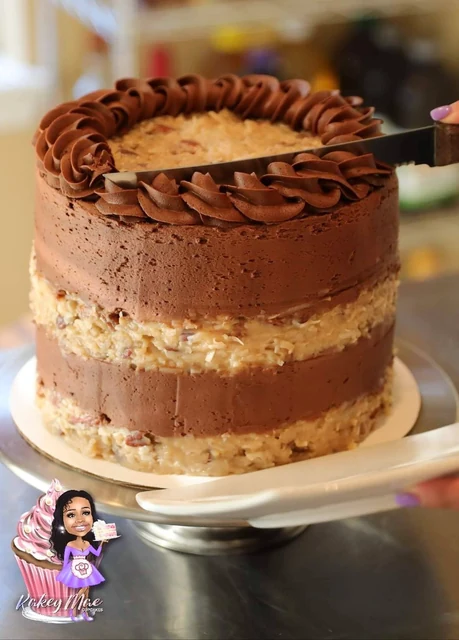 Chocolate & golden crumbs by Kakey Mae. Chocolate frosting with golden crumb bands and a generous piped border.