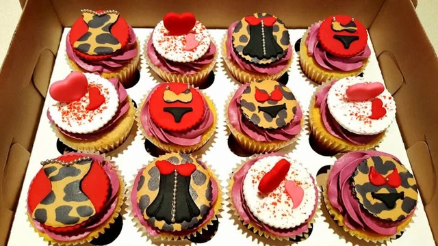 Red & gold party cupcakes by Kakey Mae. A coordinated set of red, gold, and black fondant decorations for a grown-up celebration.